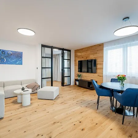 Apartment Luxusny Klimatizovany Dvojspalnovy Narodna Trieda, Kosice, Free Parking *