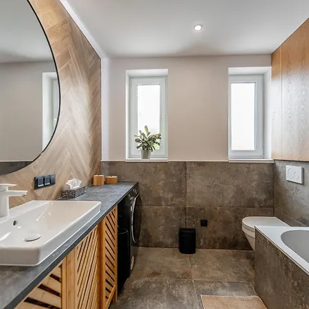 Apartment Luxusny Klimatizovany Dvojspalnovy Narodna Trieda, Kosice, Free Parking *
