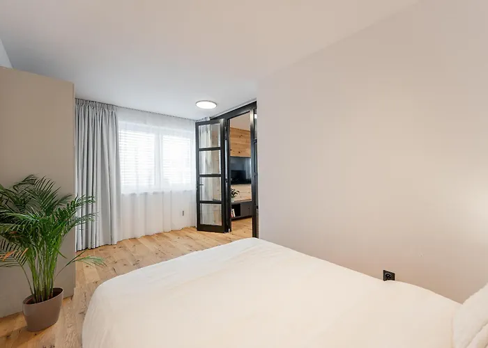 Luxusný Dvojspálňový Národná Trieda, *